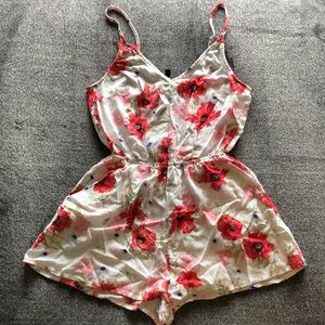 Like new H&M red and white floral romper Size 4